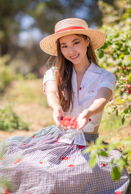 Pick this Outfit for your Raspberry Picking Adventures!